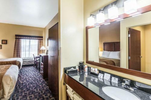 Hotel Baymont Inn & Suites - North Aurora