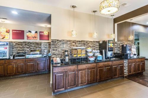 Hotel Baymont Inn & Suites - North Aurora