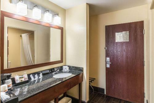 Hotel Baymont Inn & Suites - North Aurora