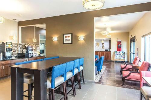 Hotel Baymont Inn & Suites - North Aurora