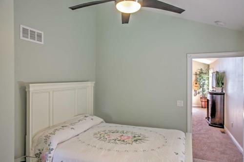 Waterfront Black Hawk Home Game Room And Boat Dock!