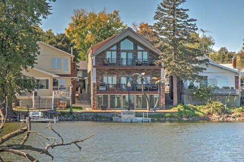 Waterfront Black Hawk Home Game Room And Boat Dock!