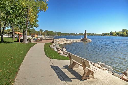 Waterfront Black Hawk Home Game Room And Boat Dock!