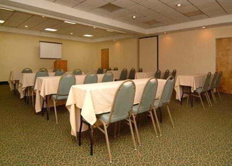 Hotel Quality Suites Convention Center