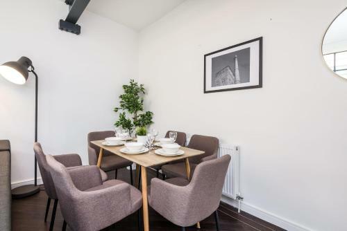 Charming 3bed Manhattan Style Apt With Large Roof Terrace, Parking And Netflix