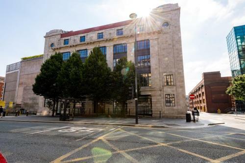 Charming 3bed Manhattan Style Apt With Large Roof Terrace, Parking And Netflix