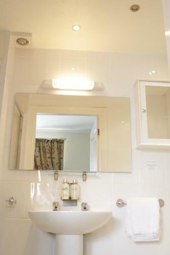 Hostal Clifton Villa Guest House