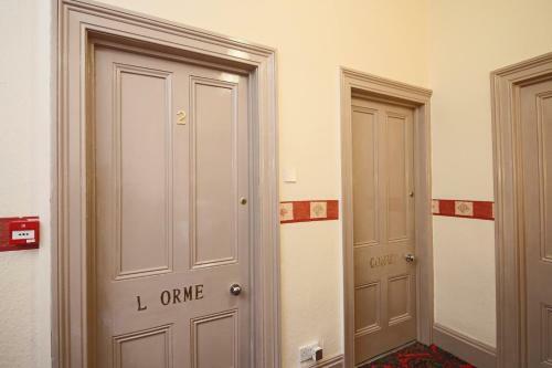 Hostal Clifton Villa Guest House