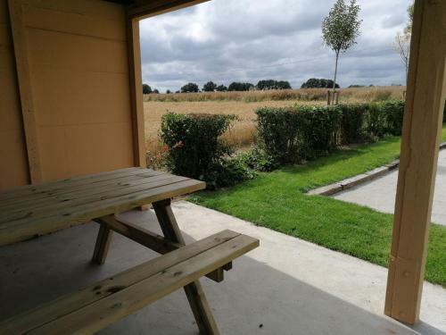 Villa Coss�-le-vivien, 4 Pi�ces, 6 Personnes - Fr-1-600-124