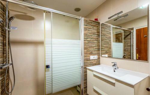 Three-bedroom Holiday Home In Lloret De Mar