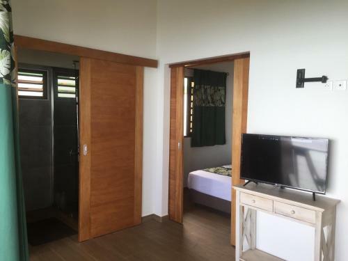Bed & Breakfast Fare Anuanua