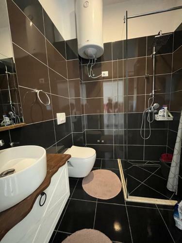Loving 2- Bedrooms Vacation Home With Free Parking