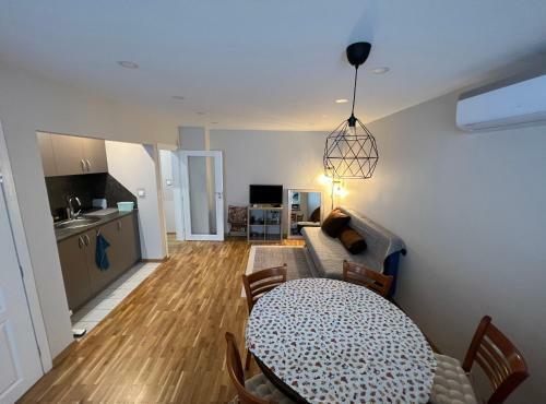 ?????????? ??? / Hay Apartment