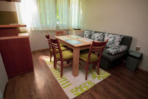 Space Of Arts - Two-bedroom Apartment With Balcony