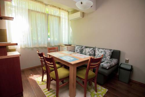Space Of Arts - Two-bedroom Apartment With Balcony