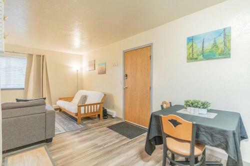 Hostal Centrally Located Coffee Bar And Comfort