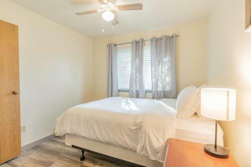 Hostal Centrally Located Coffee Bar And Comfort