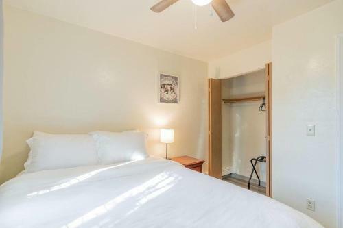 Hostal Centrally Located Coffee Bar And Comfort
