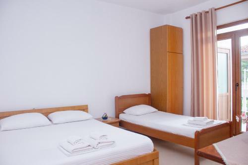 Hostal Rent Rooms Villa Ismolli