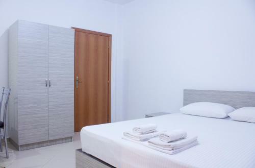 Hostal Rent Rooms Villa Ismolli