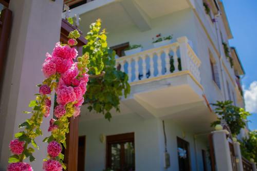 Hostal Rent Rooms Villa Ismolli