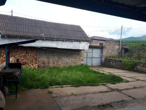 Hostal Tatev Emma B&B