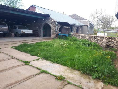 Hostal Tatev Emma B&B