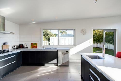 Coastal Villa - Napier Holiday Home