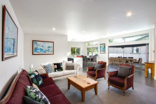 Coastal Villa - Napier Holiday Home
