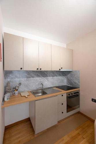Light-2 Apartment In Tirana City Center