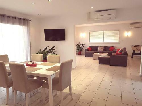 Villa Davia Piscine Chauff�e Proche Ville-mer