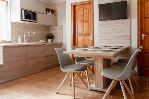Kotyog� Apartmanok, Bog�cs