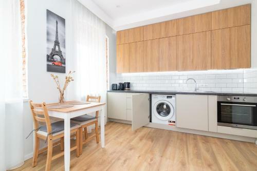 Top Street One Apartments, By Cohost