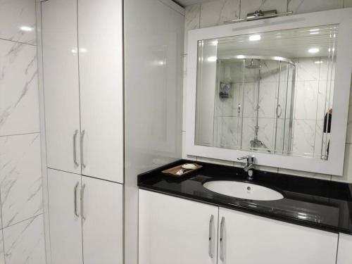 Apartamento Luxury Home With A Sea And Castle View At Centre