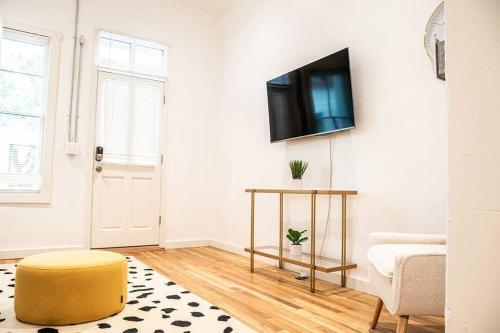 Apartamento ? Bright & Cozy 1br Located Steps From Downtown ?