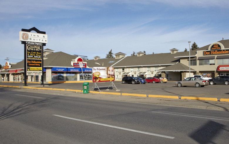 Motel Colonial Square Inn & Suites