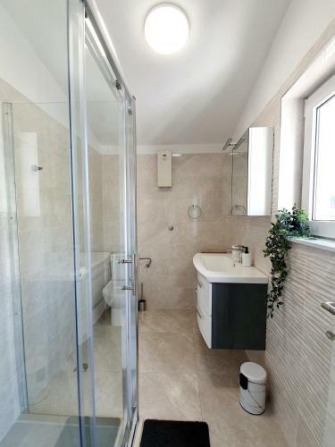 White House Apartments