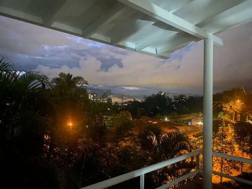 Casa Con Parking Y Terraza En Sector Exclusivo