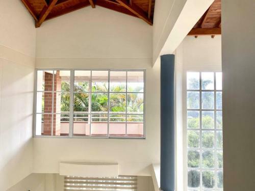 Casa Con Parking Y Terraza En Sector Exclusivo