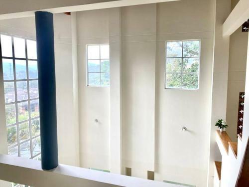 Casa Con Parking Y Terraza En Sector Exclusivo