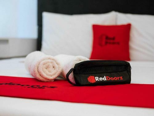 Hotel Reddoorz Plus @ Taman Madiun