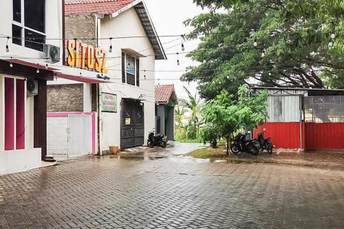 Hotel Reddoorz Plus @ Taman Madiun