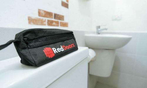 Hotel Reddoorz Plus @ Taman Madiun