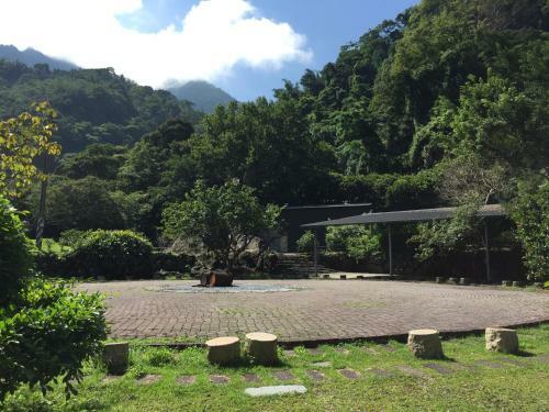 Teng-long Hot Spring Village