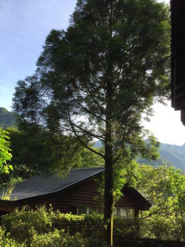 Teng-long Hot Spring Village