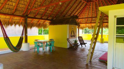 Hostal Guacamole Guesthouse