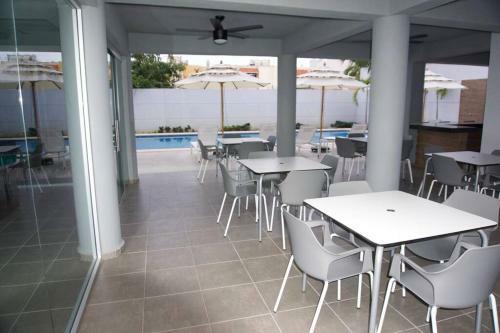 New Apartment W/pool, And Very Close To The Beach