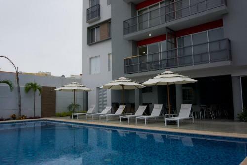 New Apartment W/pool, And Very Close To The Beach