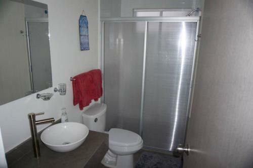 New Apartment W/pool, And Very Close To The Beach