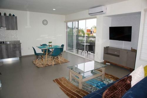 New Apartment W/pool, And Very Close To The Beach